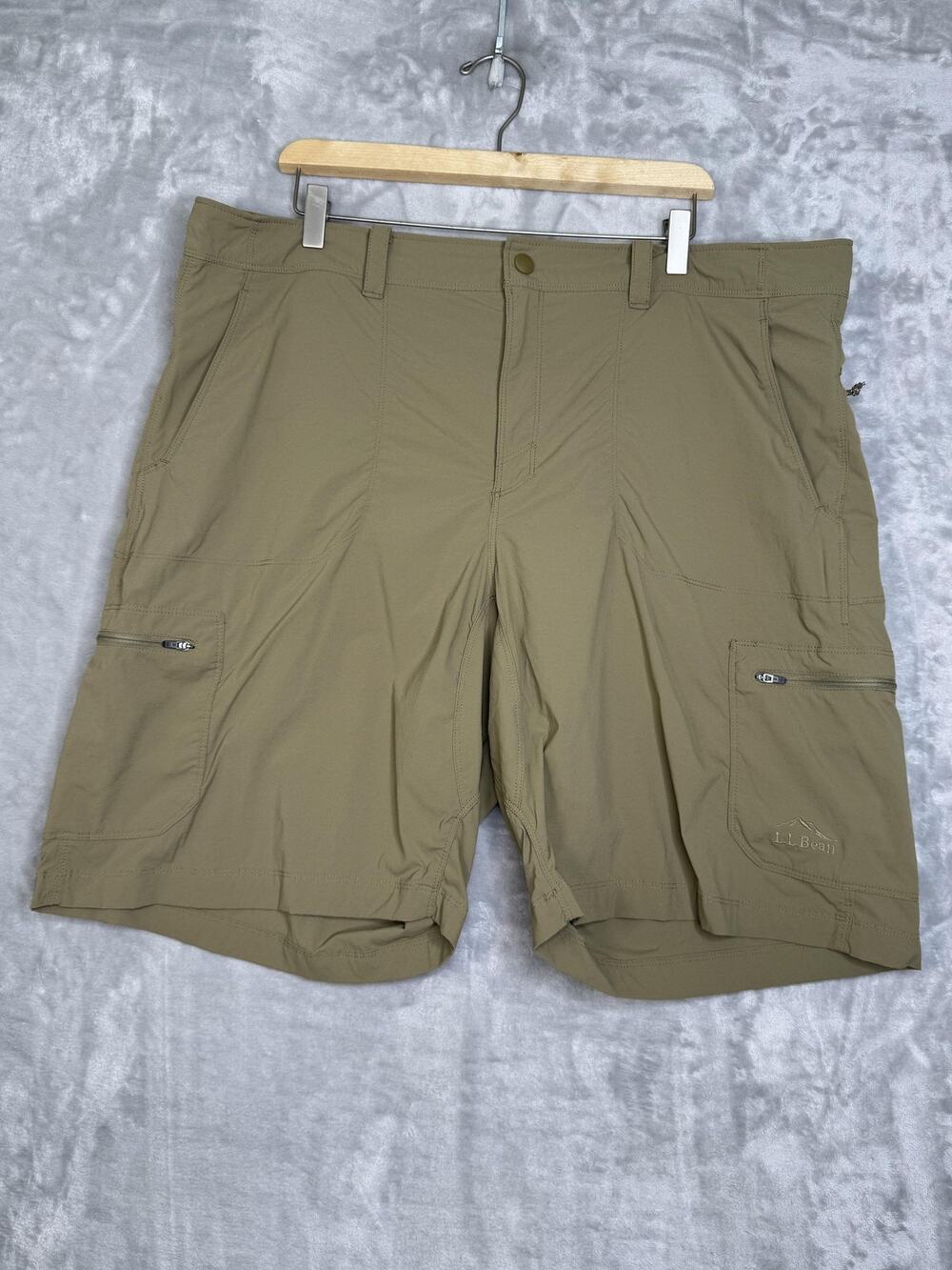 L.L.Bean Cargo Shorts Mens 40 Beige Nylon Stretch Quick Dry Pockets 11" Inseam